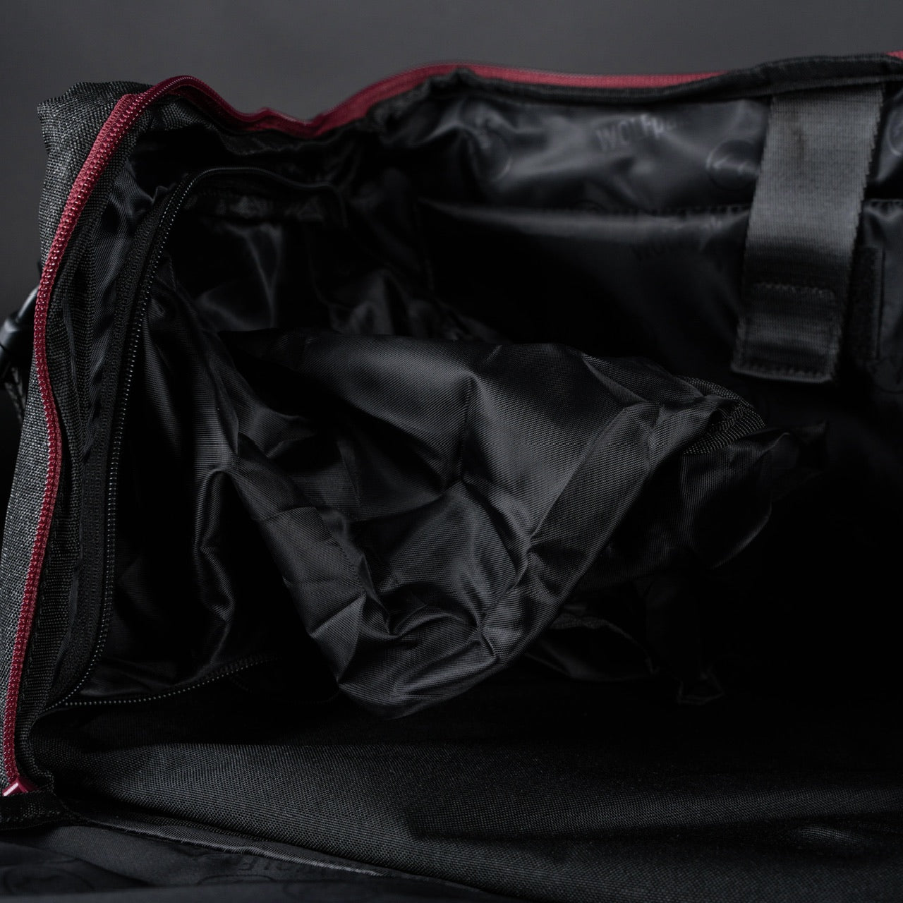 30L Perfect Duffle Bag Black Widow
