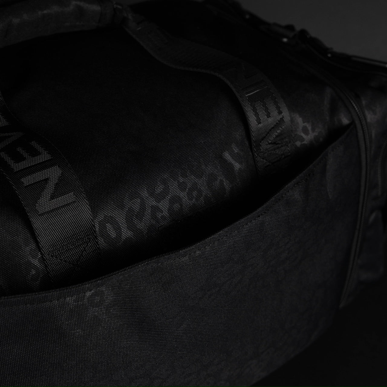 30L Perfect Duffle Bag Black Leopard